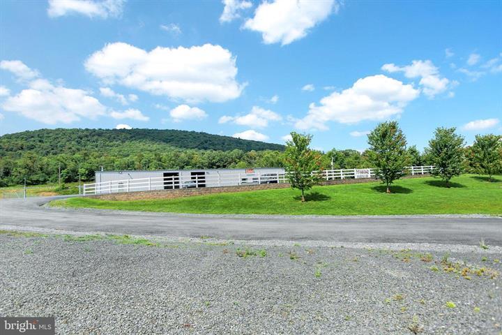 More Photos Of 57 W Shortcut Rd, Newport Showroom For Sale