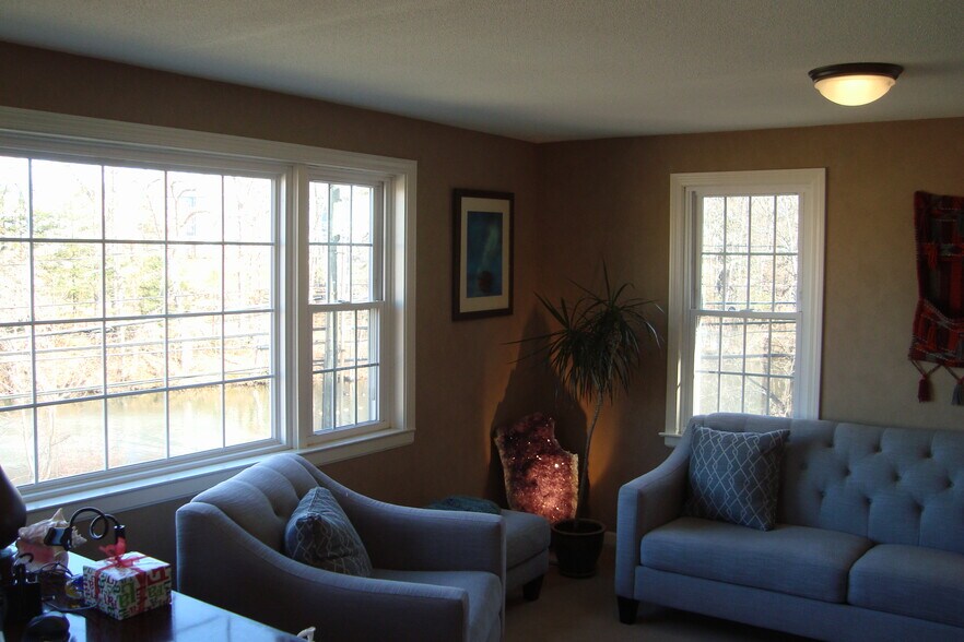 More Photos Of 381 Hubbard St, Glastonbury Loft Creative Space For Lease