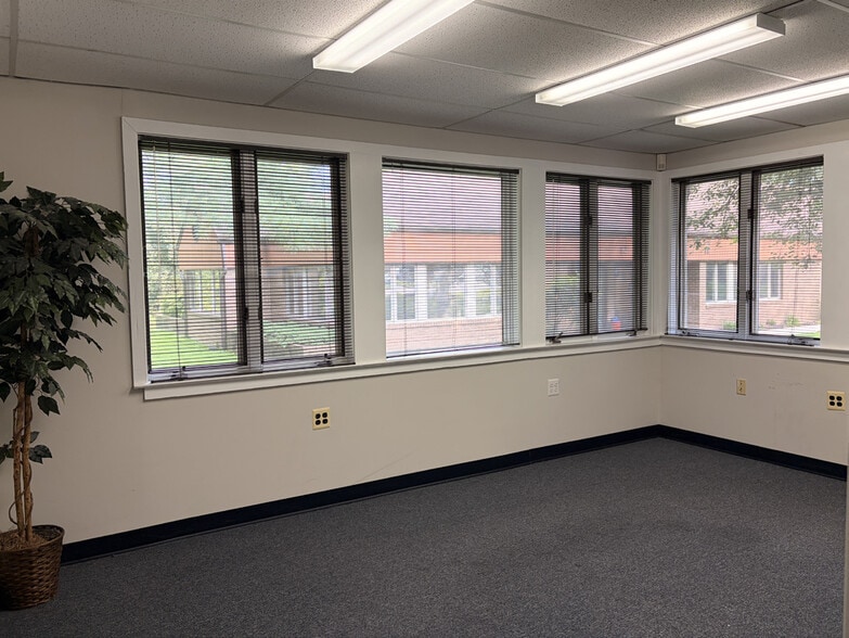 More Photos Of 5397 Twin Knolls Rd, Columbia Office Residential For Sale