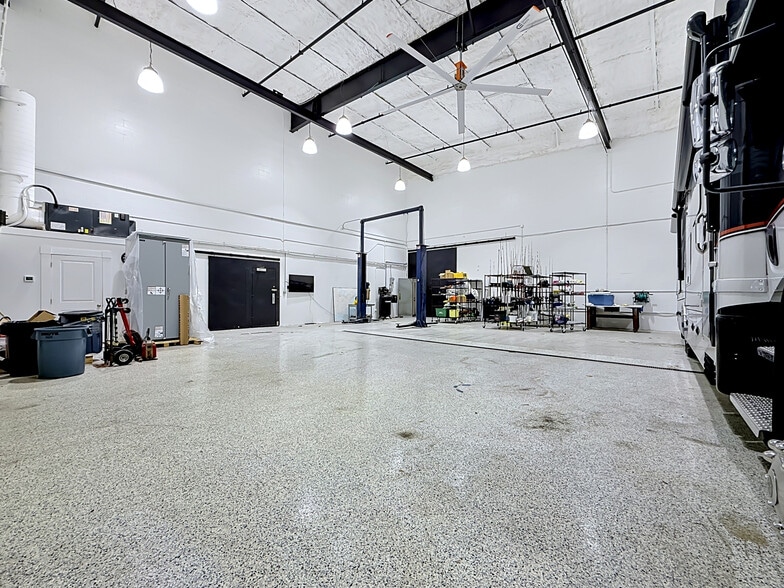 More Photos Of 4677 118th Ave N, Clearwater Manufacturing For Sale