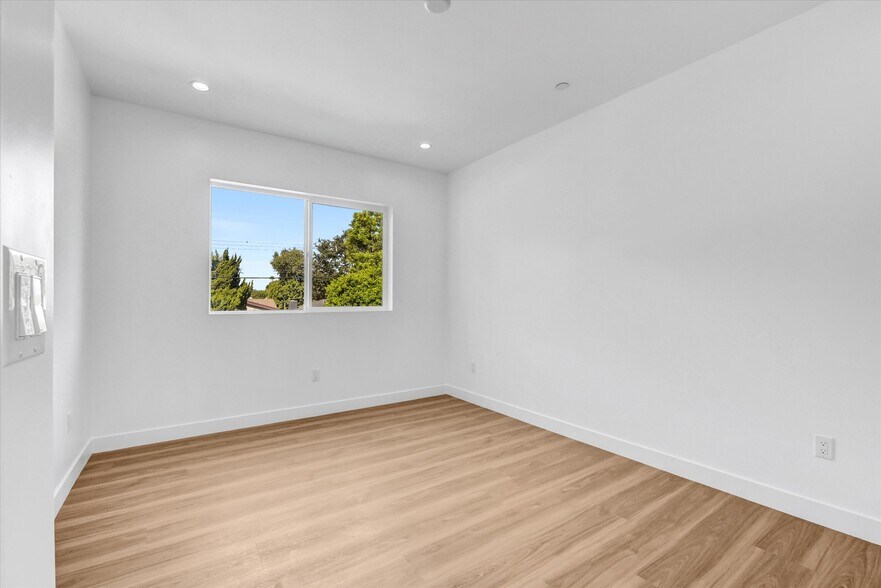 More Photos Of 7322 Newcastle Ave, Reseda Apartments For Sale