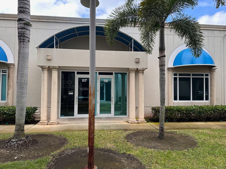 More Photos Of 2860 W State Road 84, Fort Lauderdale Office For Lease