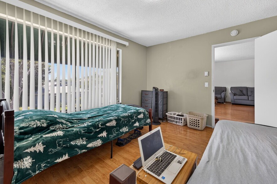 More Photos Of 1459 Stanley Ave, Glendale Apartments For Sale