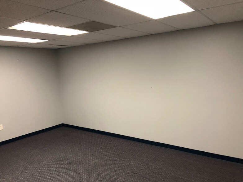 More Photos Of 7177 Convoy Ct, San Diego Unknown For Lease