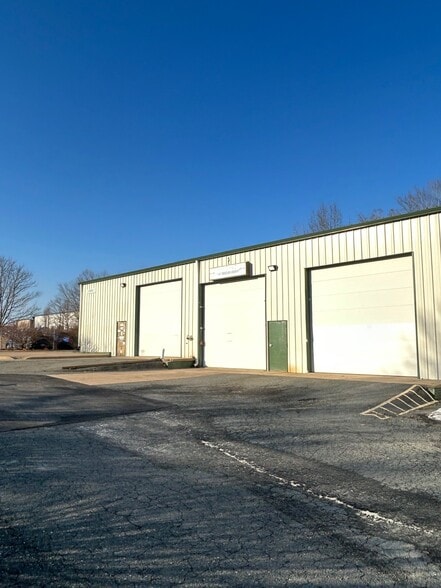 More Photos Of 22 Enterprise Ct, Fredericksburg Warehouse For Lease