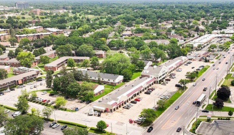 More Photos Of 2202-2230 W Algonquin Rd, Rolling Meadows General Retail For Sale