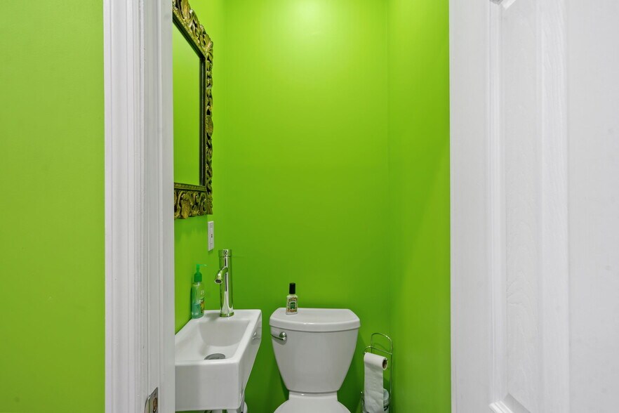 More Photos Of 1624 Union St, Schenectady Freestanding For Lease