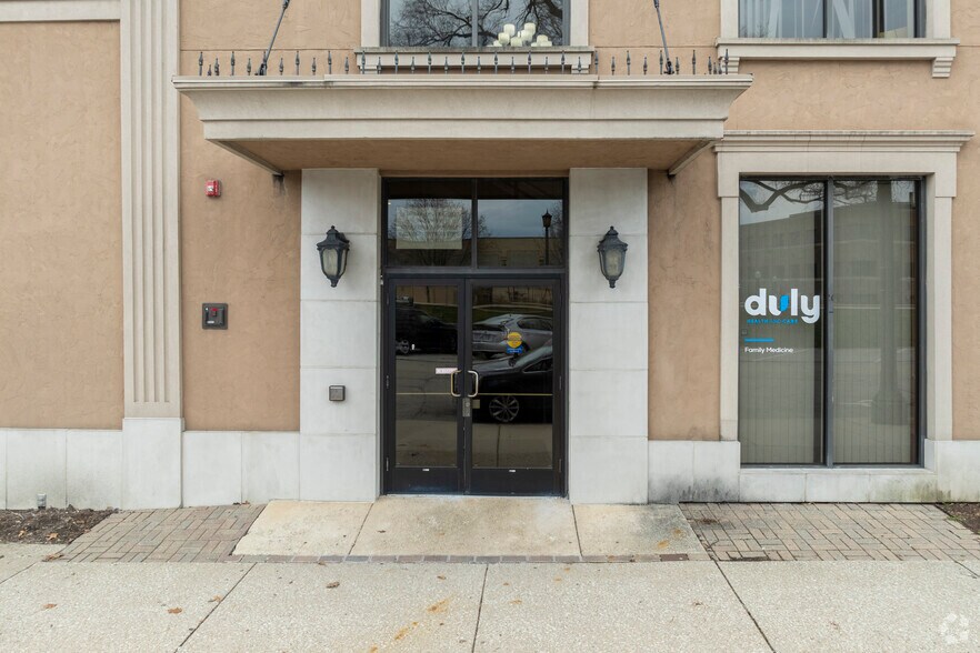 More Photos Of 512 W Burlington Ave, La Grange Office For Sale