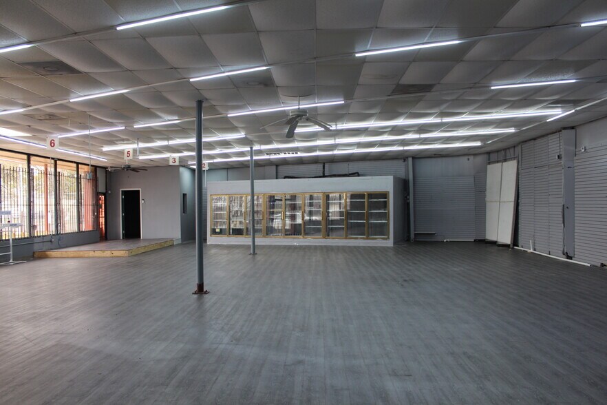 4906 Harrisburg Blvd, Houston, TX 77011 Convenience Store For Sale