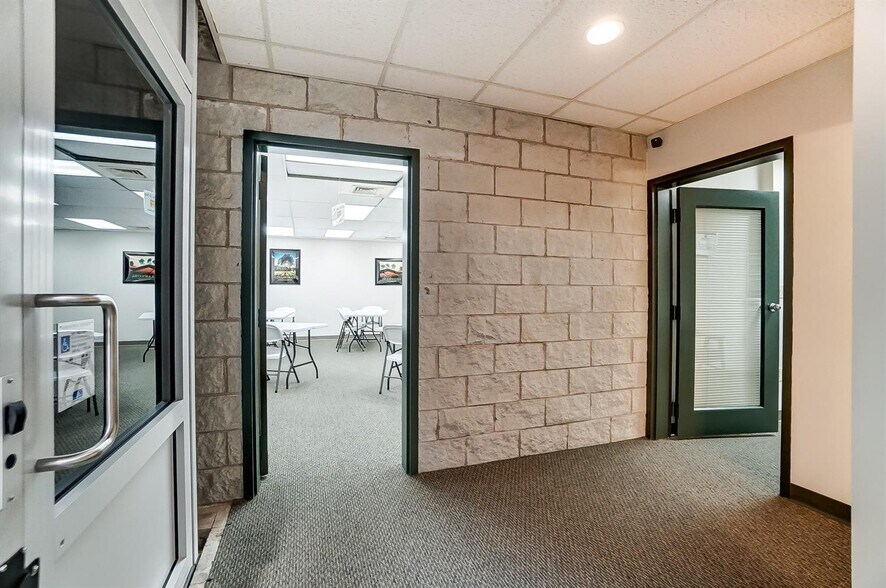 More Photos Of 4903 Vine St, Saint Bernard Medical For Lease