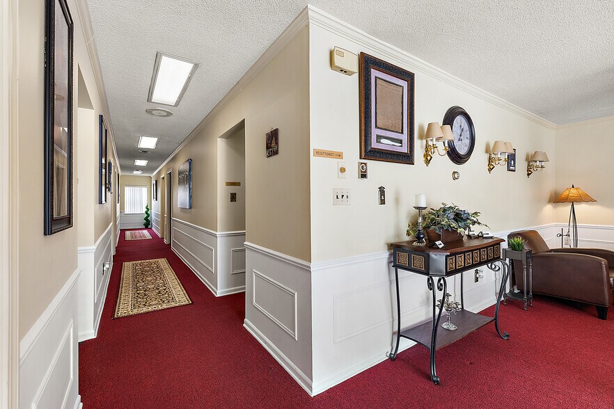 More Photos Of 22815 Kelly Rd, Eastpointe Loft Creative Space For Sale