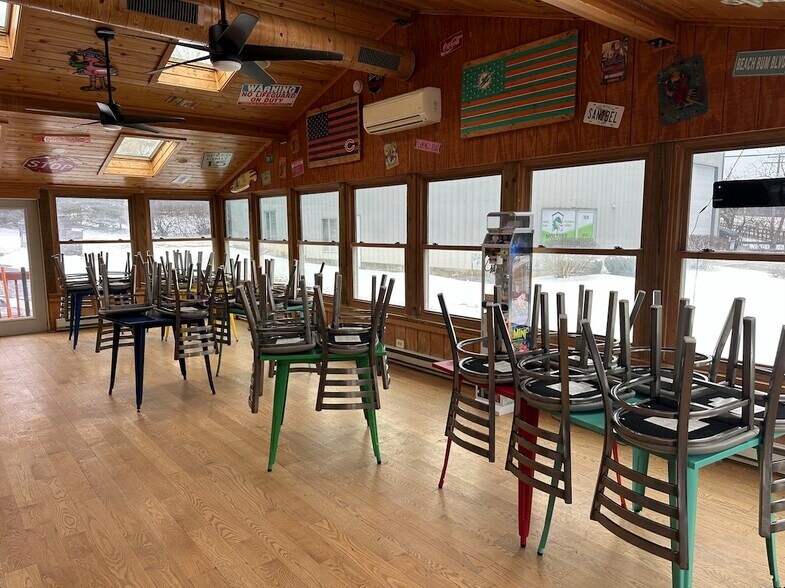 More Photos Of 7613 Howe Rd, Wonder Lake Restaurant For Sale