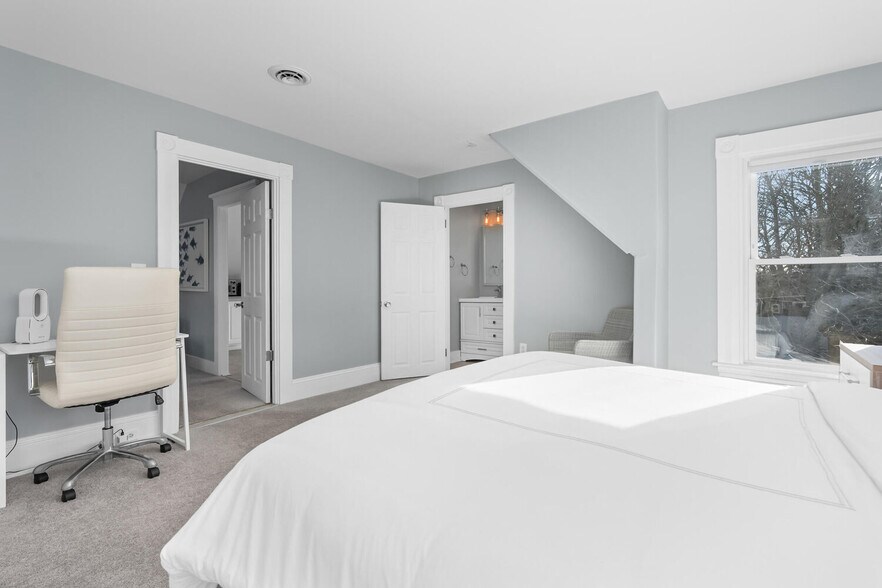 More Photos Of 515 MA-28, Harwich Port Storefront Retail Residential For Sale