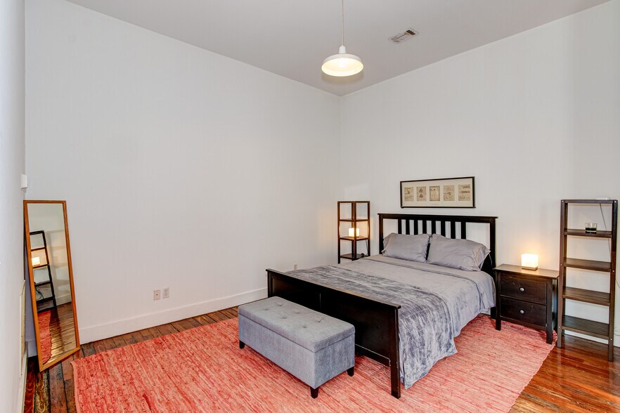More Photos Of 215 10th St, Augusta General Retail For Sale