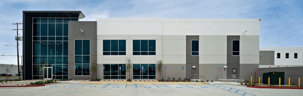 More Photos Of 3071 E Coronado St, Anaheim Warehouse For Lease