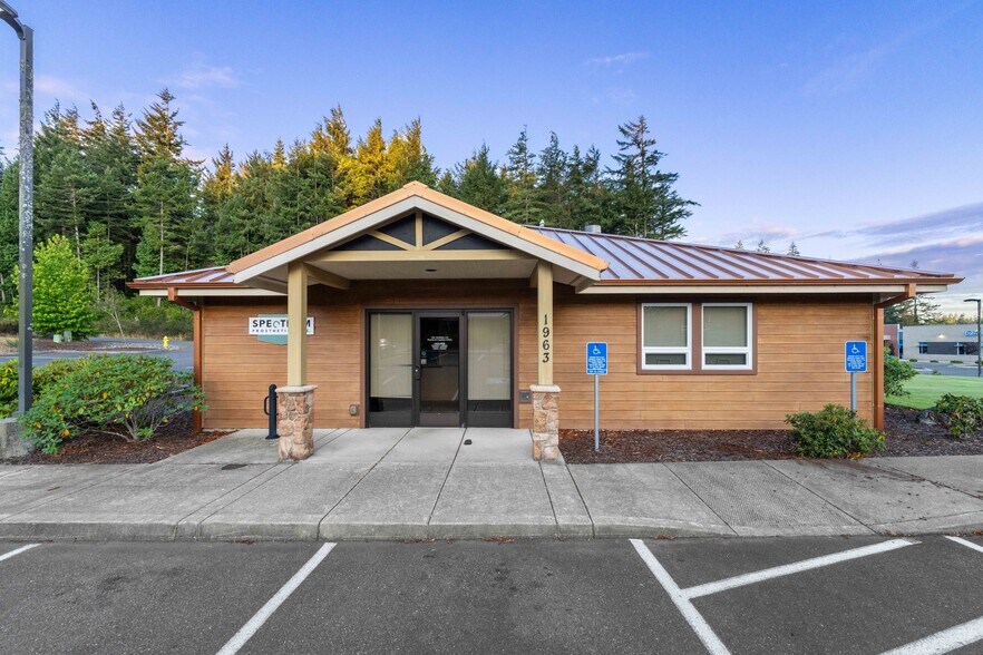 More Photos Of 1963 Thompson Rd, Coos Bay Hospital For Lease