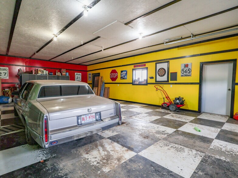 More Photos Of 40446 AB-56, Rochon Sands Service For Sale