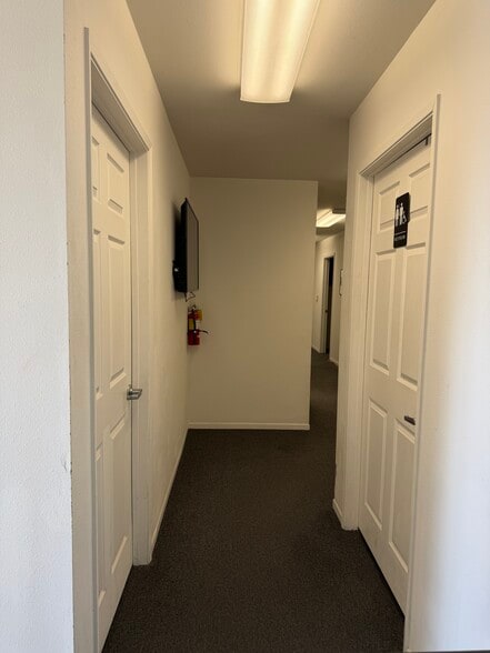 More Photos Of 7700-7704 Kester Ave, Van Nuys Warehouse For Lease