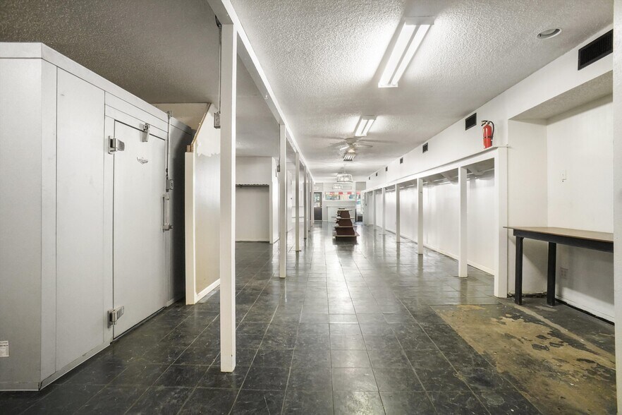 More Photos Of 914 Halsell St, Bridgeport General Retail For Sale