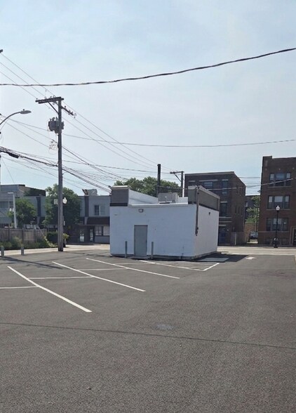 More Photos Of 1620 W Lawrence Ave, Chicago Storefront Retail Office For Lease