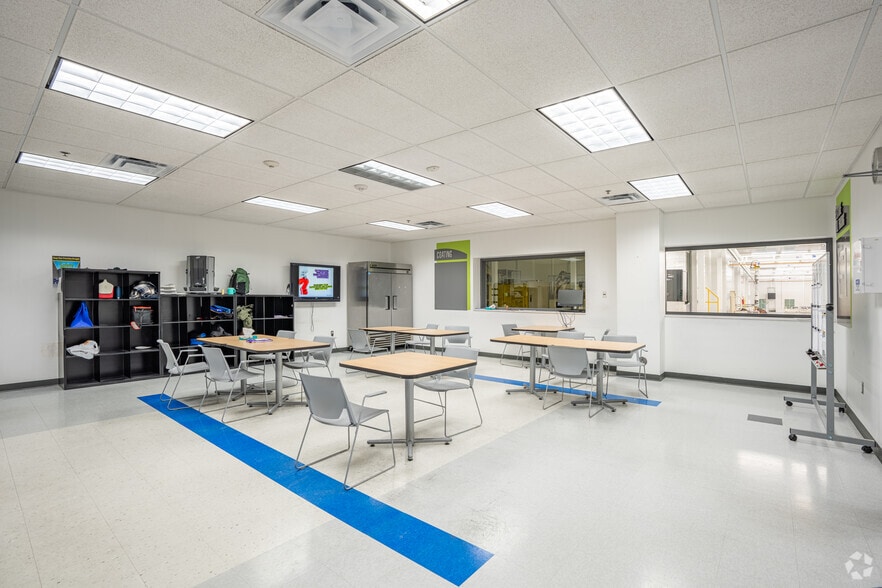 More Photos Of 2700 S Saginaw Rd, Midland Manufacturing For Sale