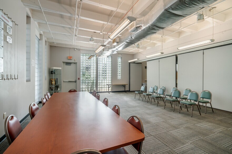 More Photos Of 402 Pierce, Houston Office For Lease