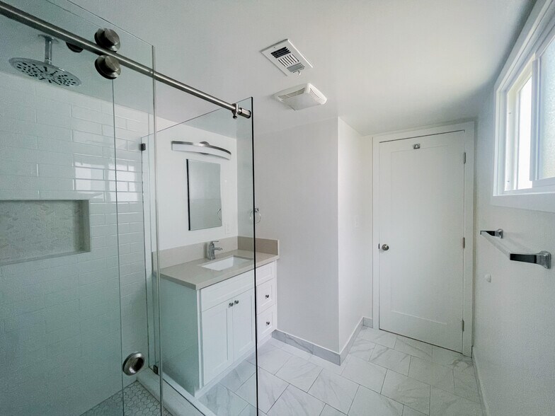 More Photos Of 1250 Manhattan Beach Blvd, Manhattan Beach Apartments For Sale