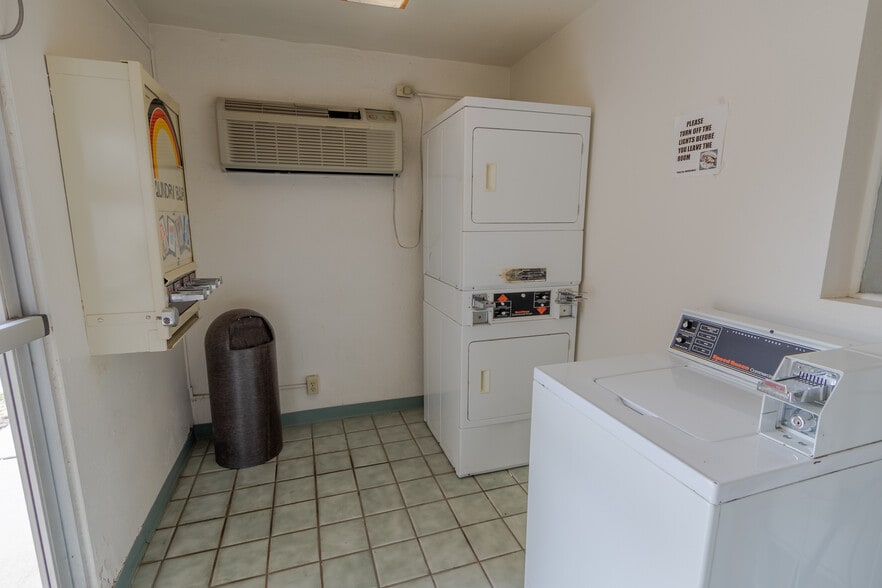 More Photos Of 1309 S Ohlman St, Mitchell Hotel For Sale