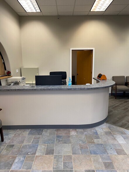 More Photos Of 1045 S 320th St, Federal Way General Retail For Sale