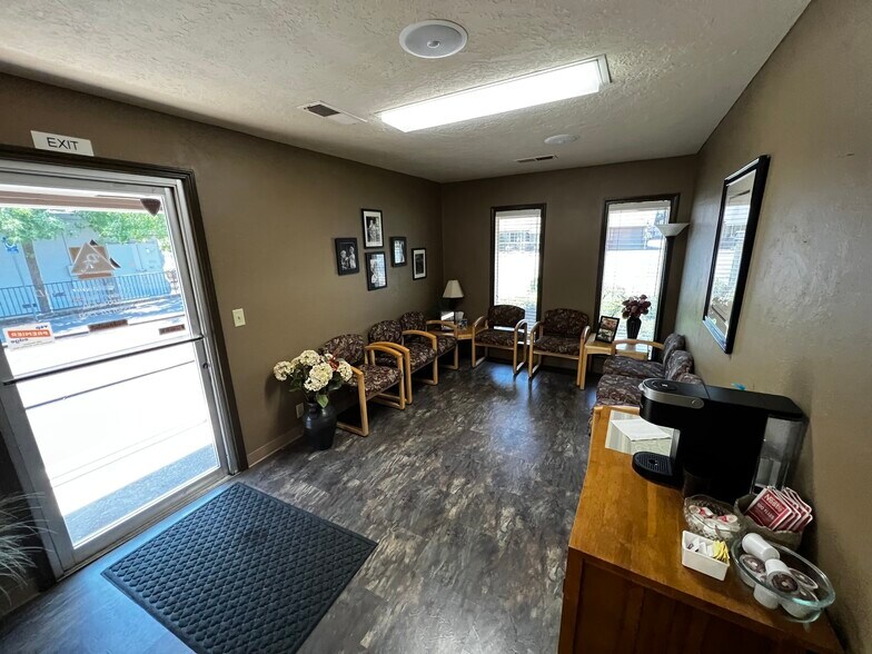 More Photos Of 3753 Churn Creek Rd, Redding Office For Sale