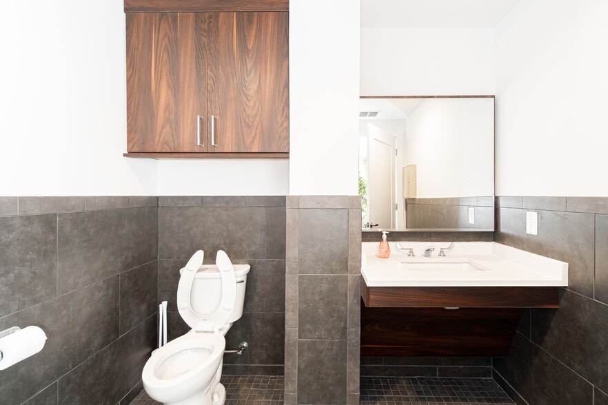 More Photos Of 535 Talbert, Plano Industrial For Lease