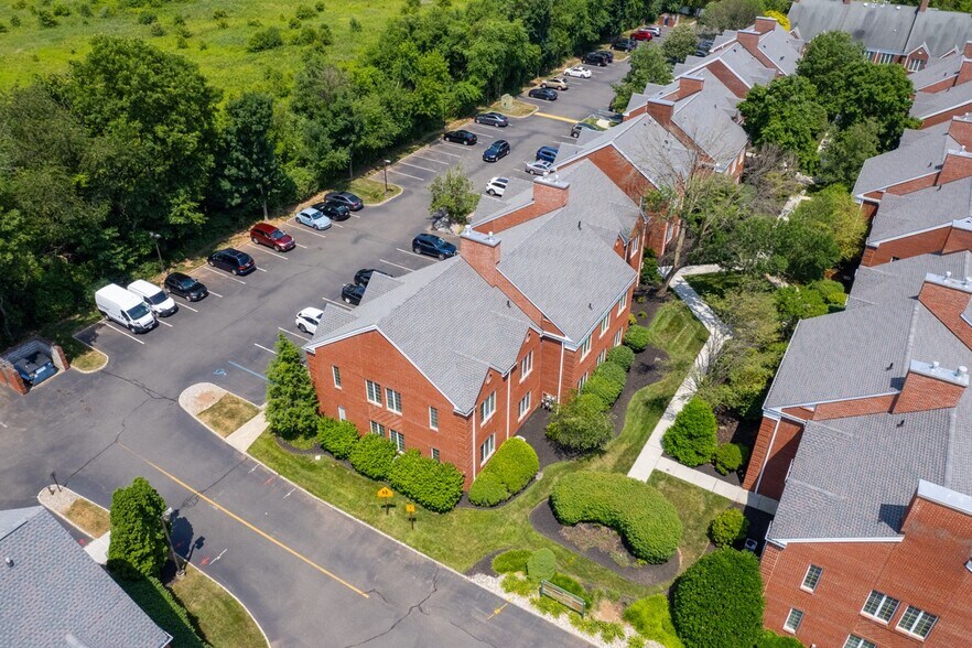 More Photos Of 821-824 Courtyard Dr, Hillsborough Office For Lease