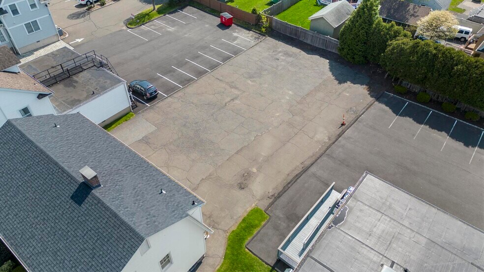 More Photos Of 158 East Ave, Norwalk Office For Lease