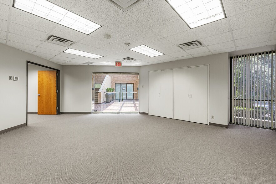 More Photos Of 8330-8350 Meadow Rd, Dallas Office For Sale