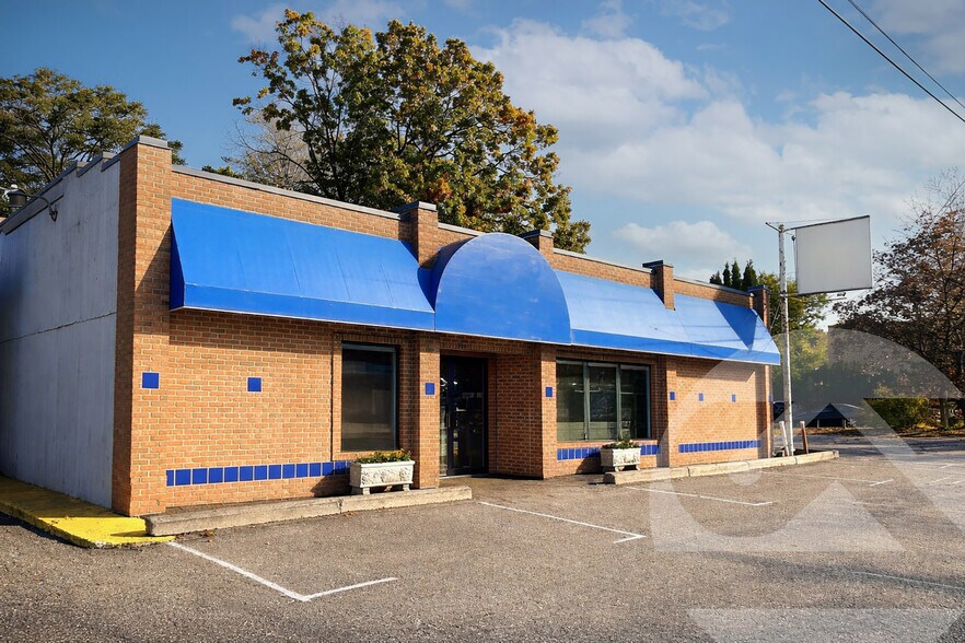 Primary Photo Of 2515 Union Lake Rd, Commerce Township Freestanding For Sale