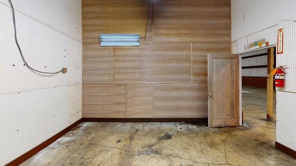 More Photos Of 1425 SE 9th St, Warrenton Warehouse For Sale