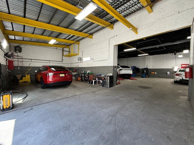More Photos Of 3724 10th St, Long Island City Warehouse For Lease