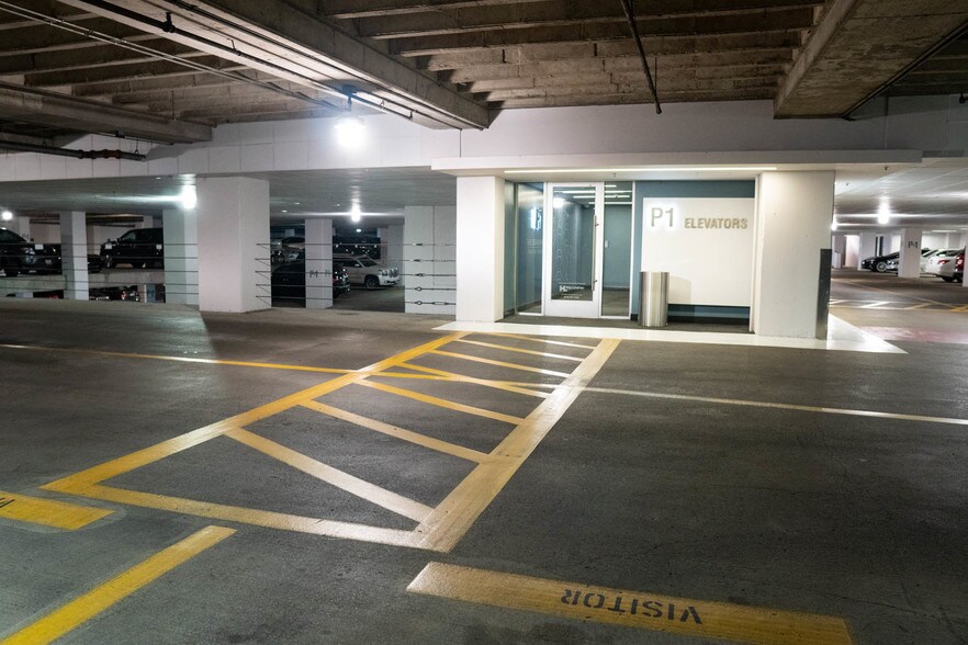 More Photos Of 5950 Berkshire Ln, Dallas Office For Lease