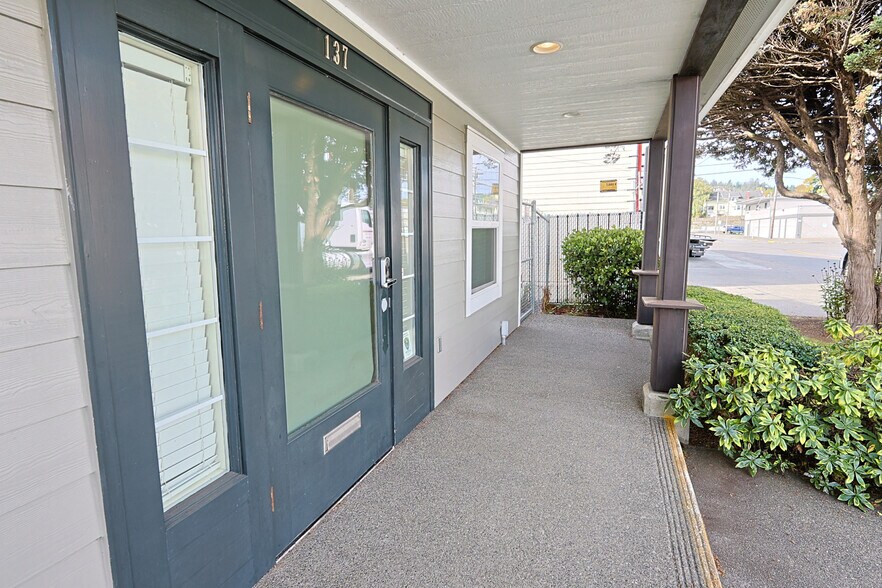 More Photos Of 137 Hall Ave, Coos Bay Office For Sale