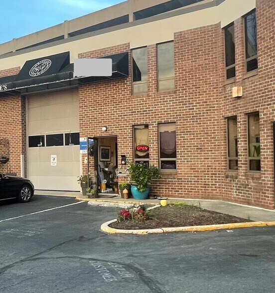 More Photos Of 2929 Eskridge Rd, Fairfax Light Manufacturing For Lease