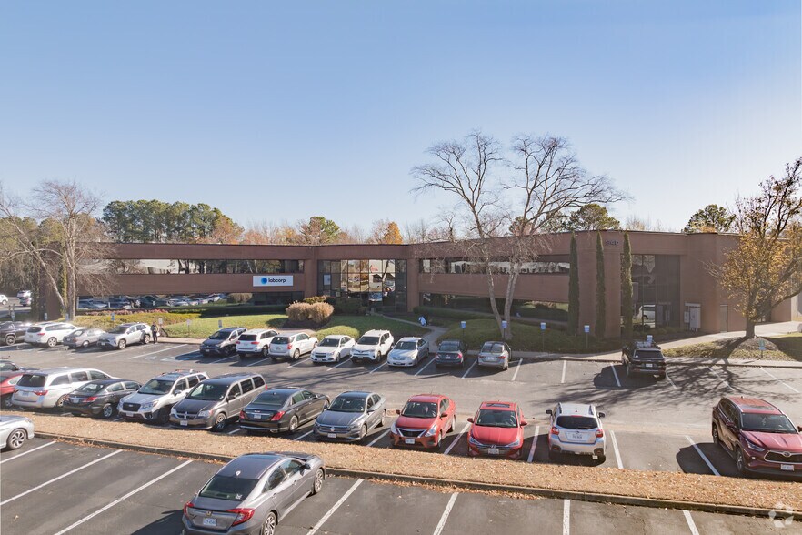 More Photos Of 840 Greenbrier Cir, Chesapeake Office For Lease