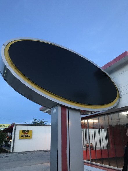 More Photos Of 909 W International Speedway Blvd, Daytona Beach Freestanding For Sale