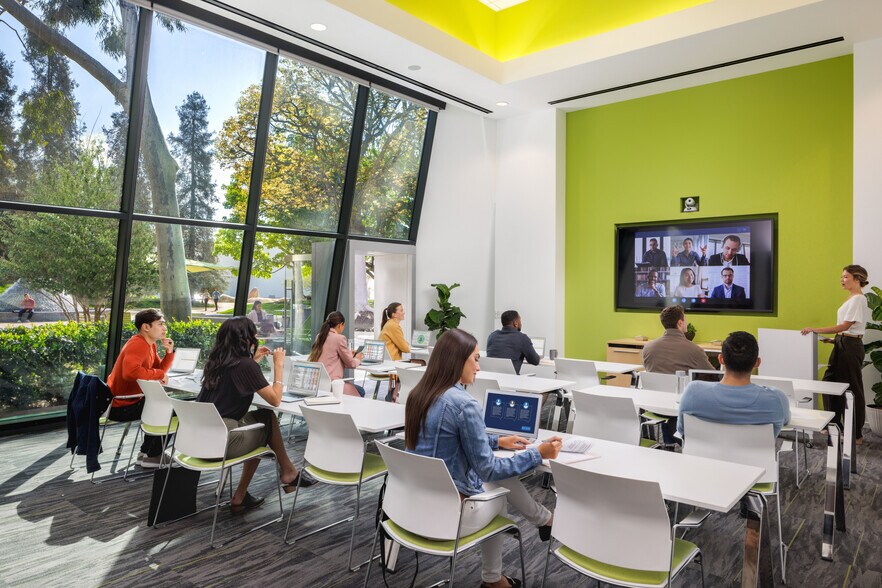 More Photos Of 675 Anton Blvd, Costa Mesa Office For Lease