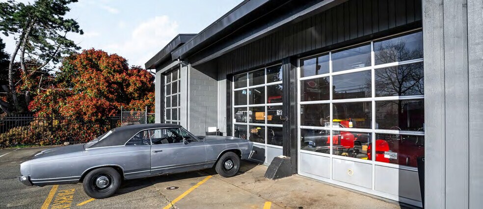 More Photos Of 4233 Glanford Av, Victoria General Retail For Sale