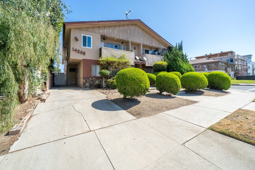 More Photos Of 14205 Burbank Blvd, Sherman Oaks Apartments For Sale