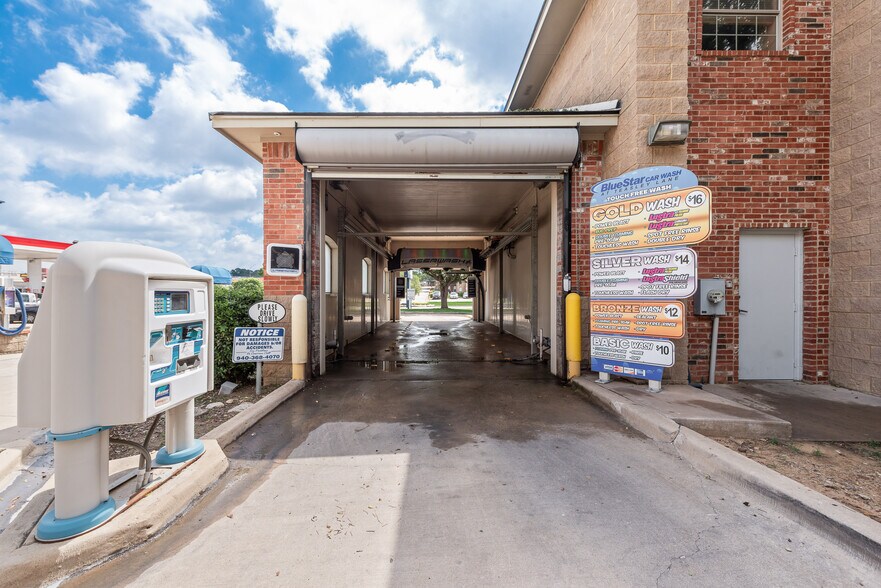 More Photos Of 1704 Teasley Ln, Denton Specialty For Sale