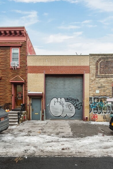 More Photos Of 39 Dobbin St, Brooklyn Warehouse For Sale
