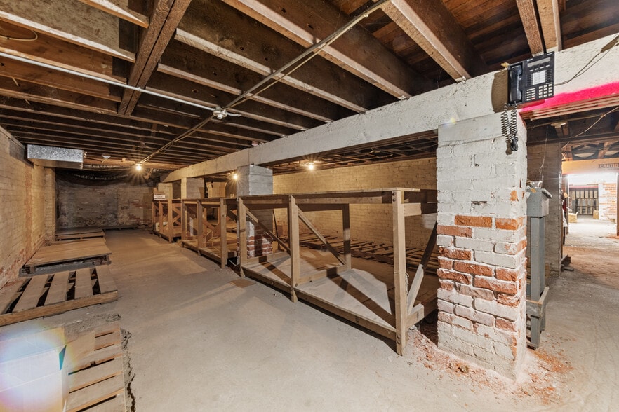 More Photos Of 2211 Gratiot Ave, Detroit Office For Sale