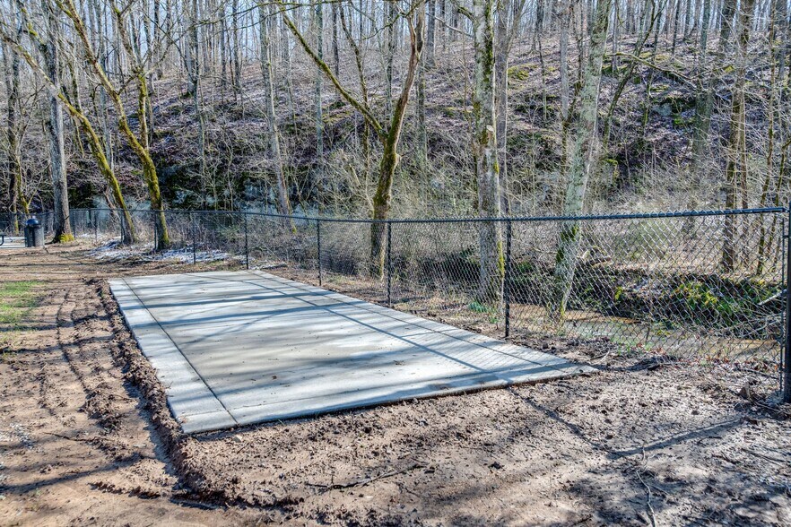 More Photos Of 100 Henry Dr, Burns Apartments For Sale