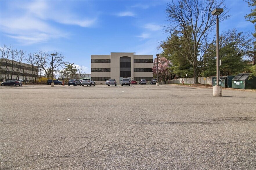 More Photos Of 160 Littleton Rd, Parsippany Office For Lease